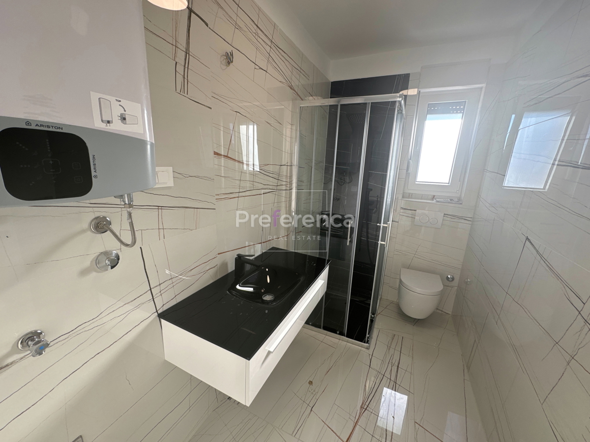 Novalja - dvosobni apartma z vrtom
