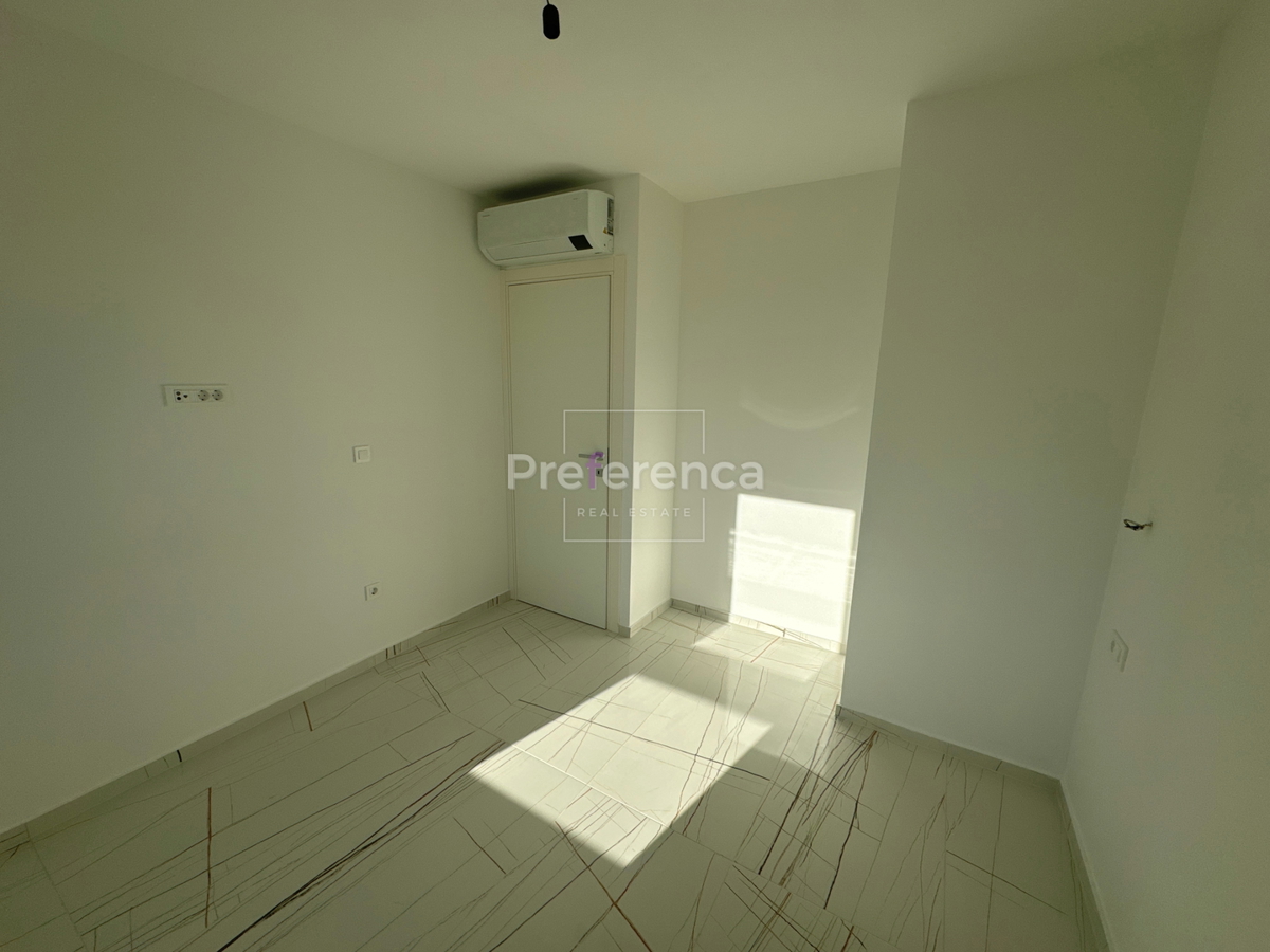 Novalja - dvosobni apartma z vrtom