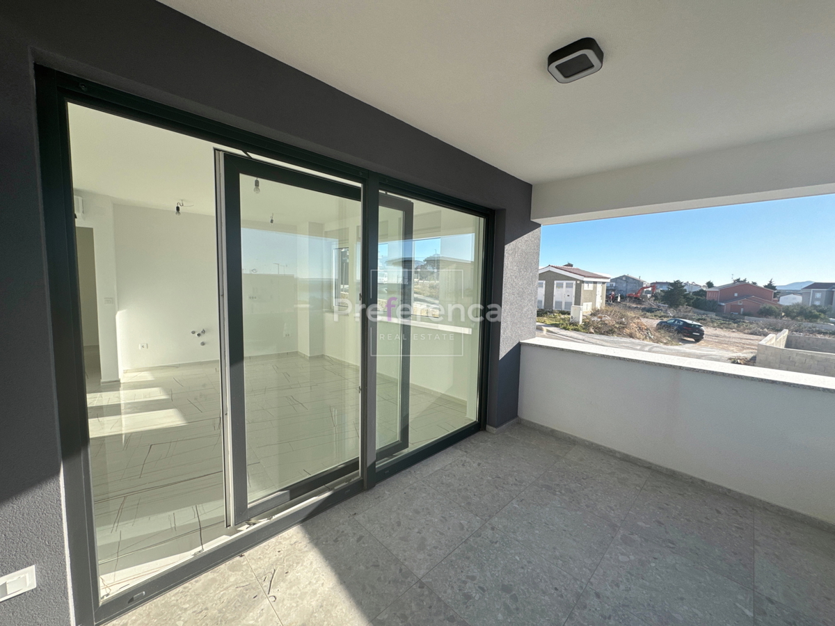 Novalja - dvosobni apartma z vrtom
