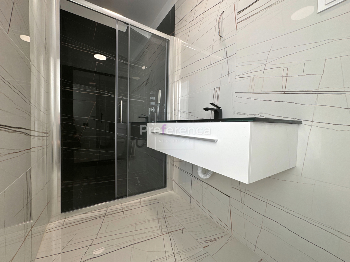 Novalja - dvosobni apartma z vrtom