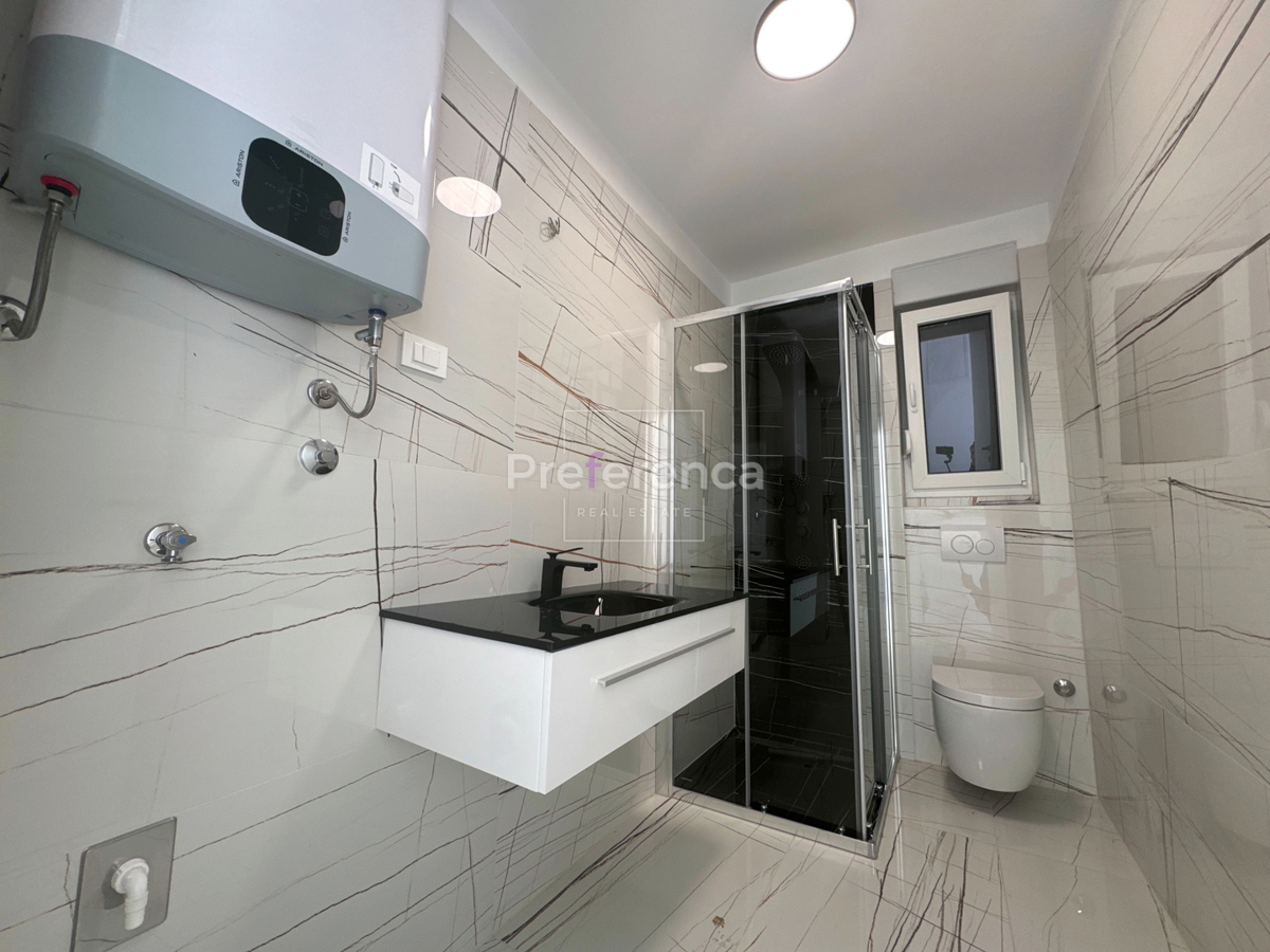 Novalja - dvosobni apartma z vrtom