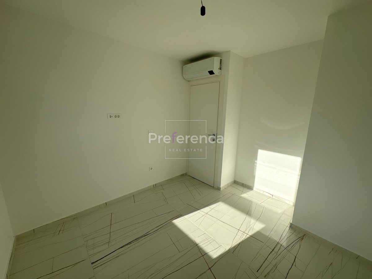 Novalja - dvosobni apartma z vrtom