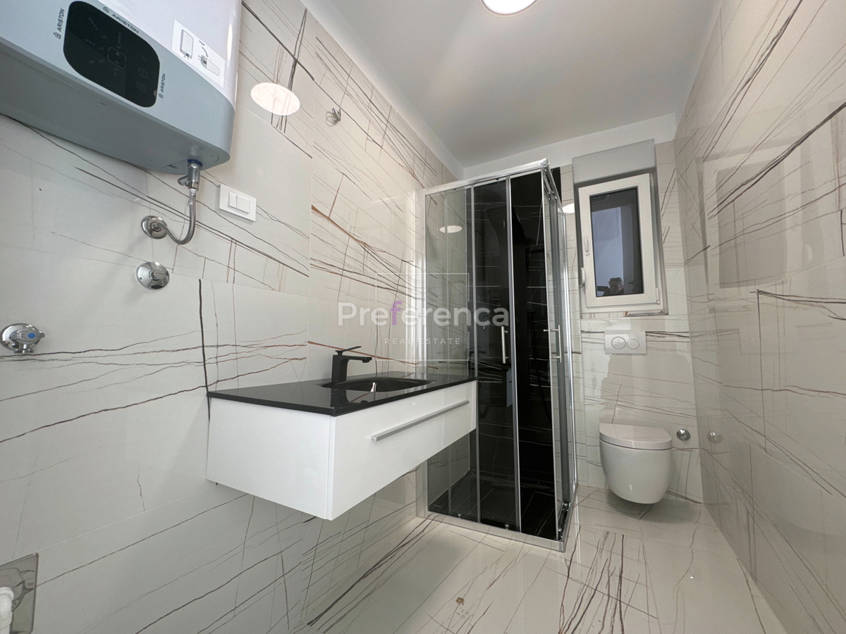 Novalja - dvosobni apartma z vrtom