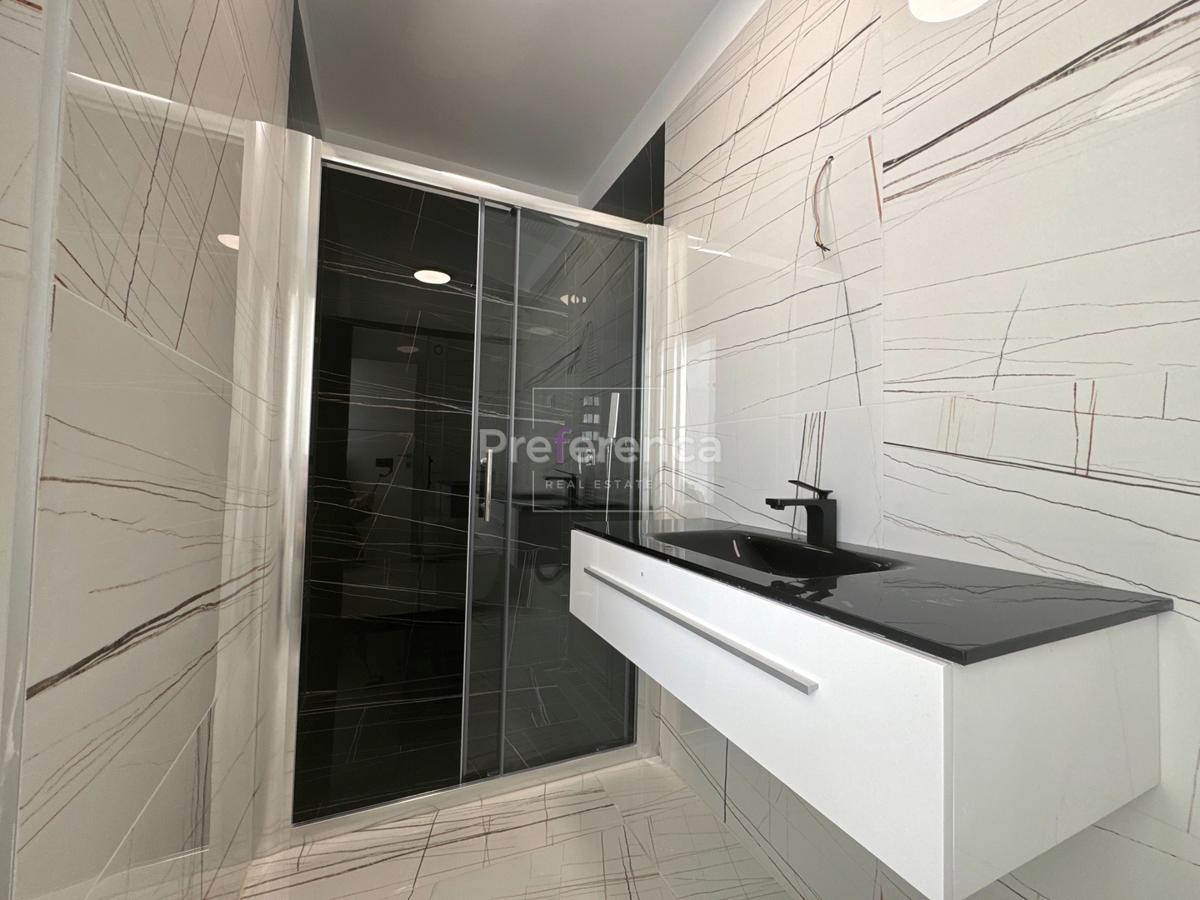 Novalja - dvosobni apartma z vrtom