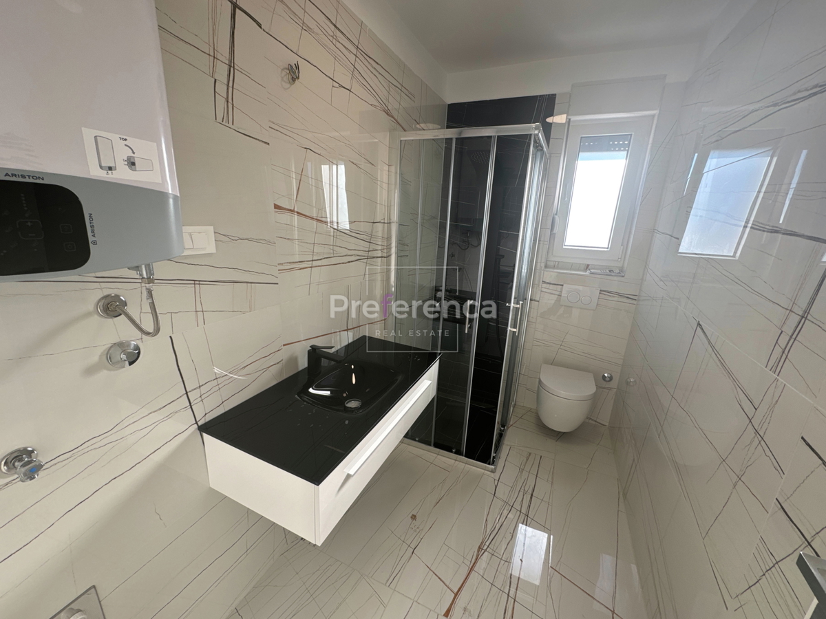 Novalja - dvosobni apartma z vrtom