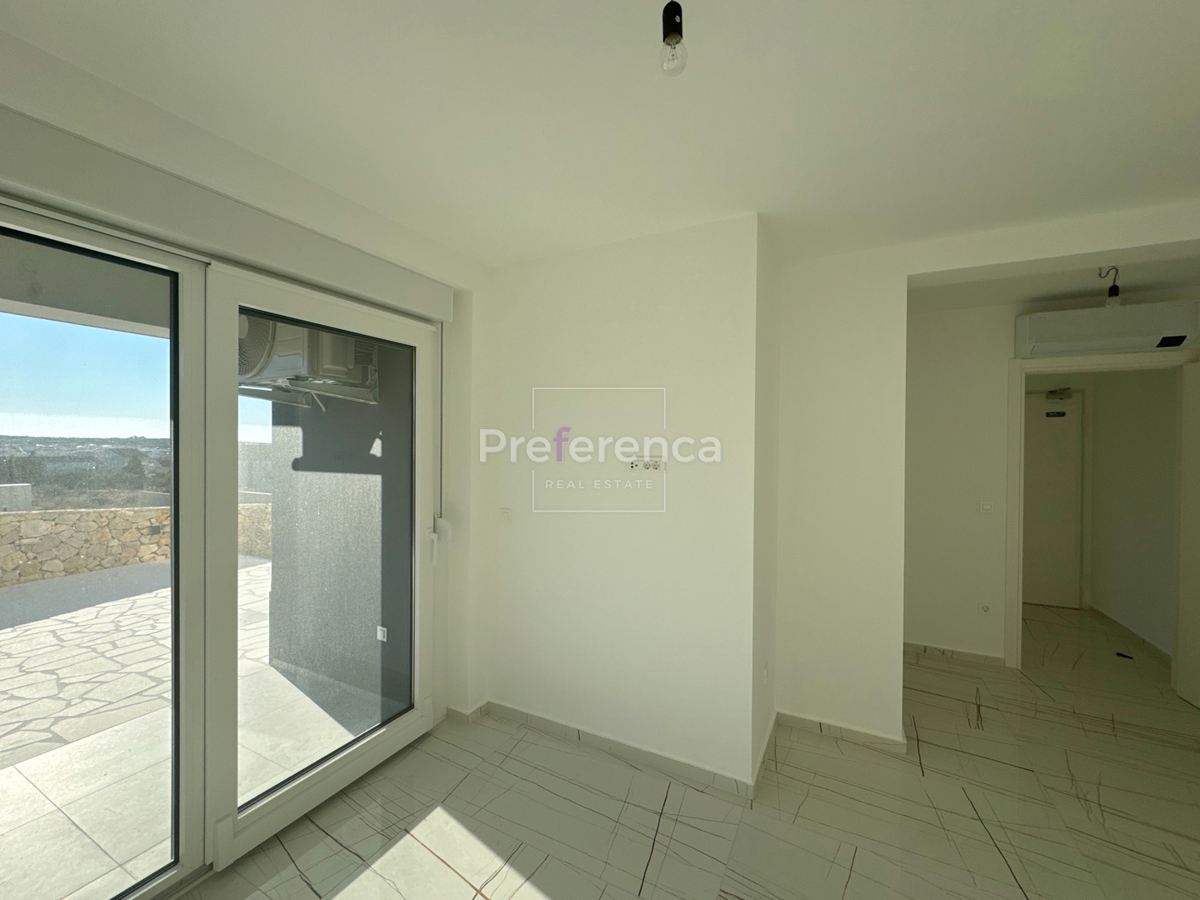 Novalja - dvosobni apartma z vrtom