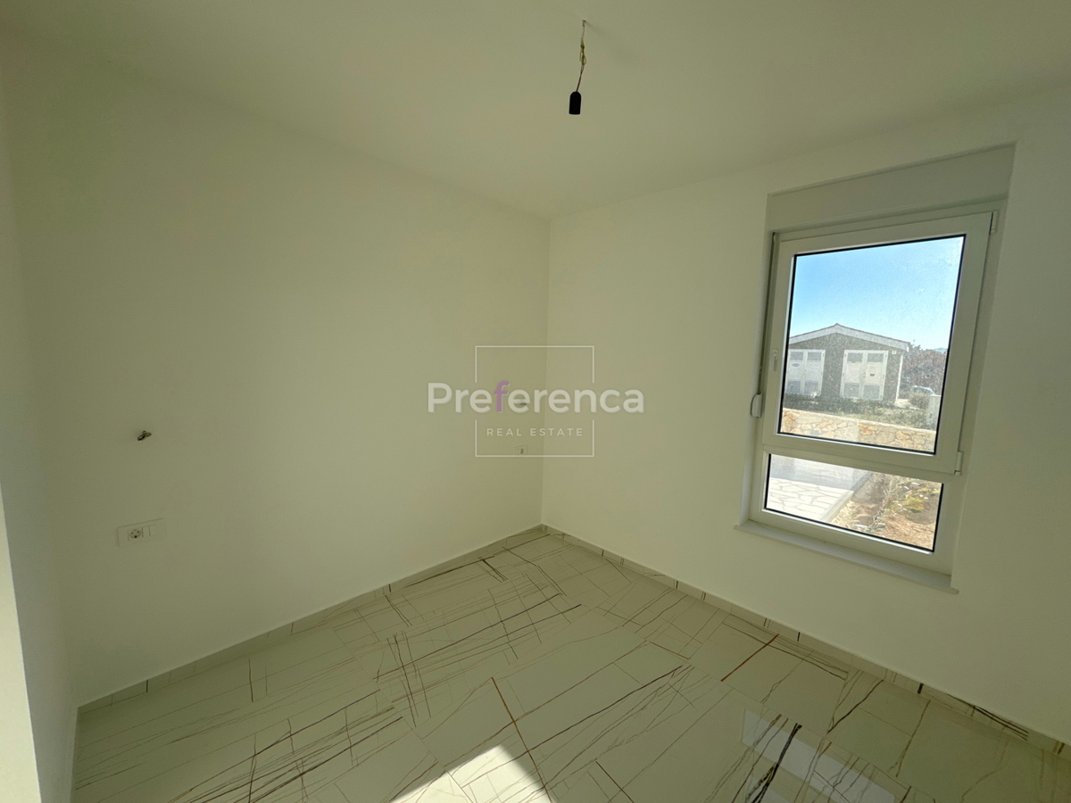 Novalja - dvosobni apartma z vrtom