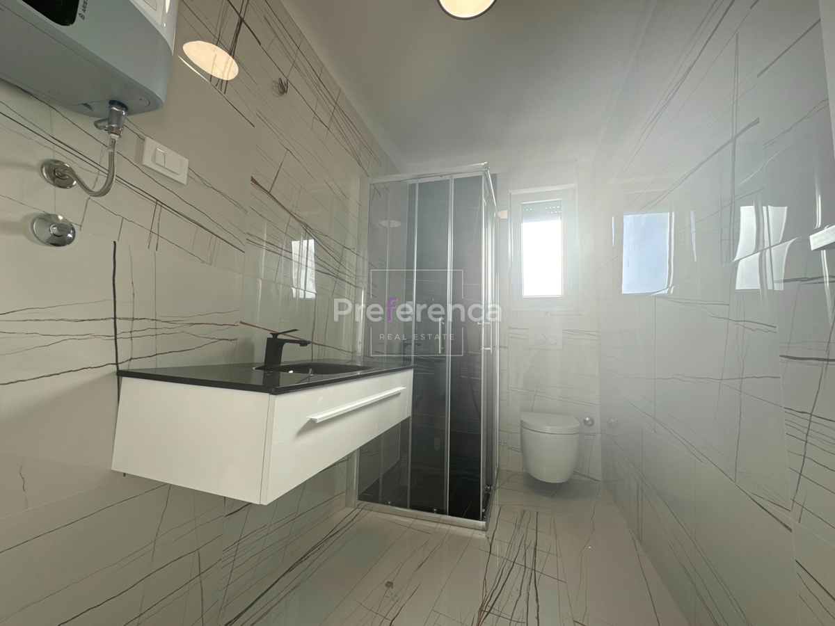 Novalja - dvosobni apartma z vrtom