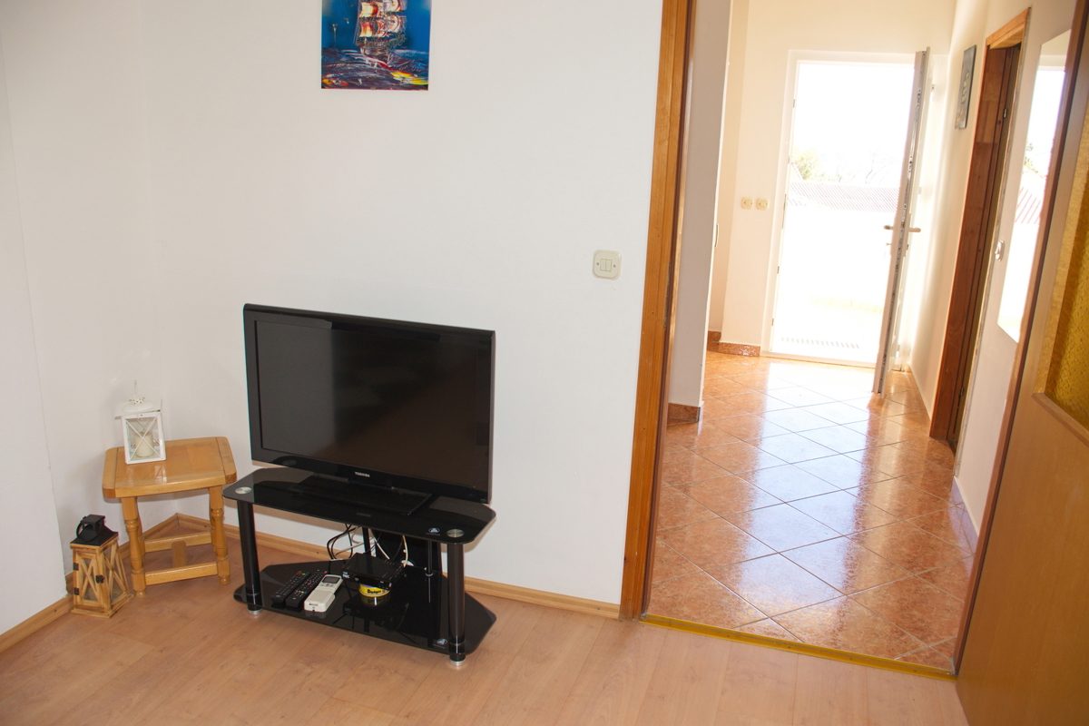 Zubovići - dvosobno stanovanje v bližini plaže