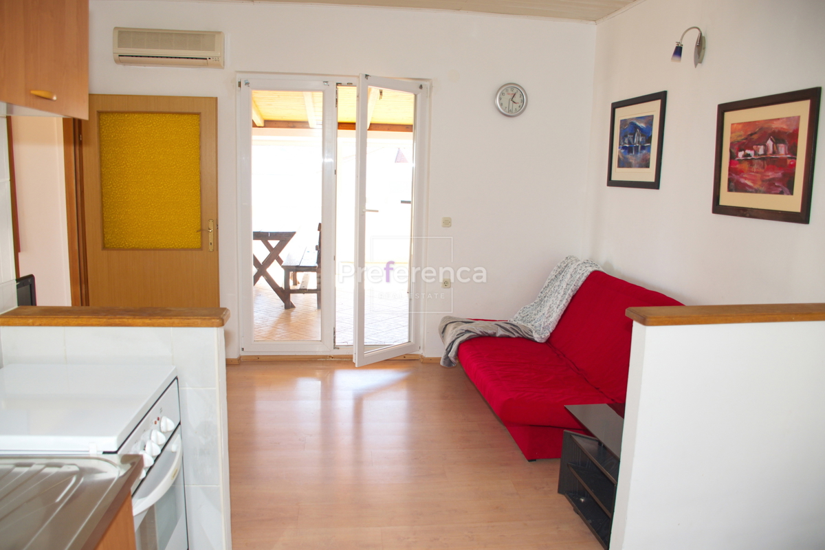 Zubovići - dvosobno stanovanje v bližini plaže