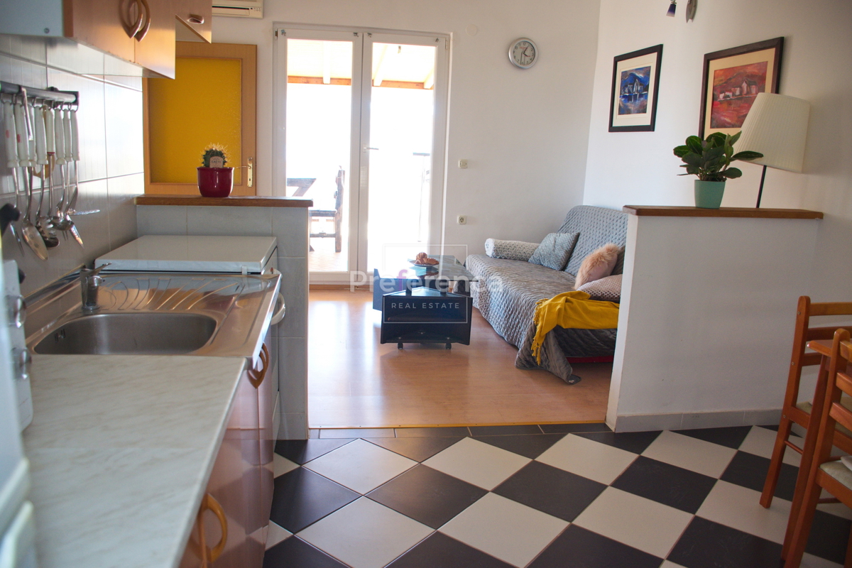 Zubovići - dvosobno stanovanje v bližini plaže