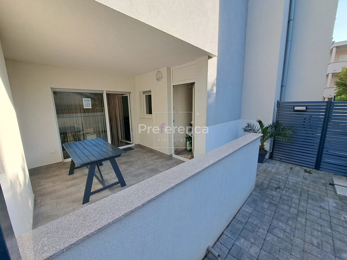 Novalja - dvosobno stanovanje v pritličju - LOKACIJA