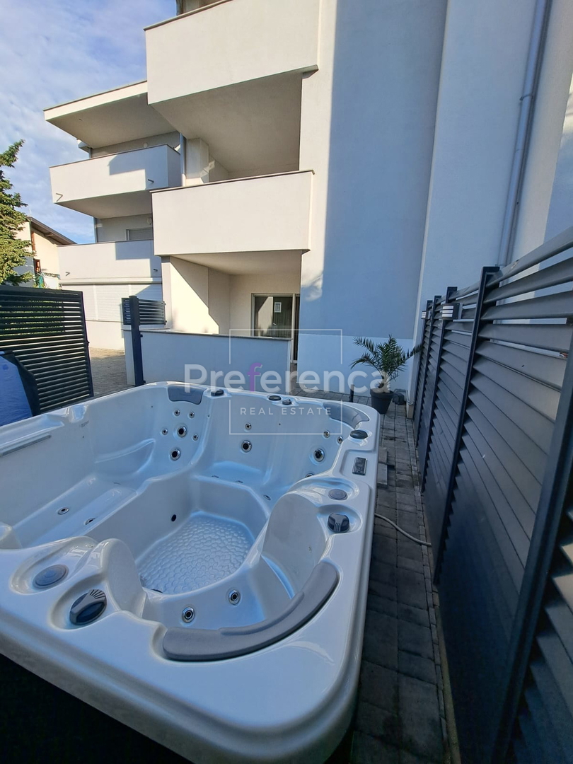 Novalja - dvosobno stanovanje v pritličju - LOKACIJA