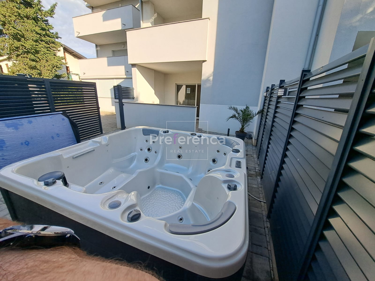 Novalja - dvosobno stanovanje v pritličju - LOKACIJA