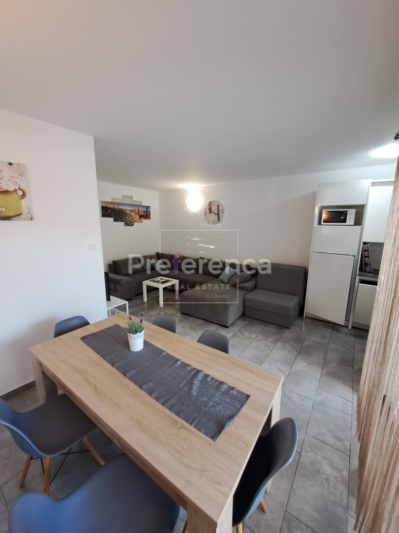 Novalja - dvosobno stanovanje v pritličju - LOKACIJA