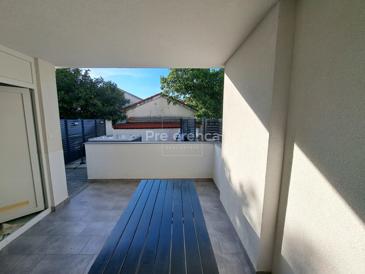 Novalja - dvosobno stanovanje v pritličju - LOKACIJA