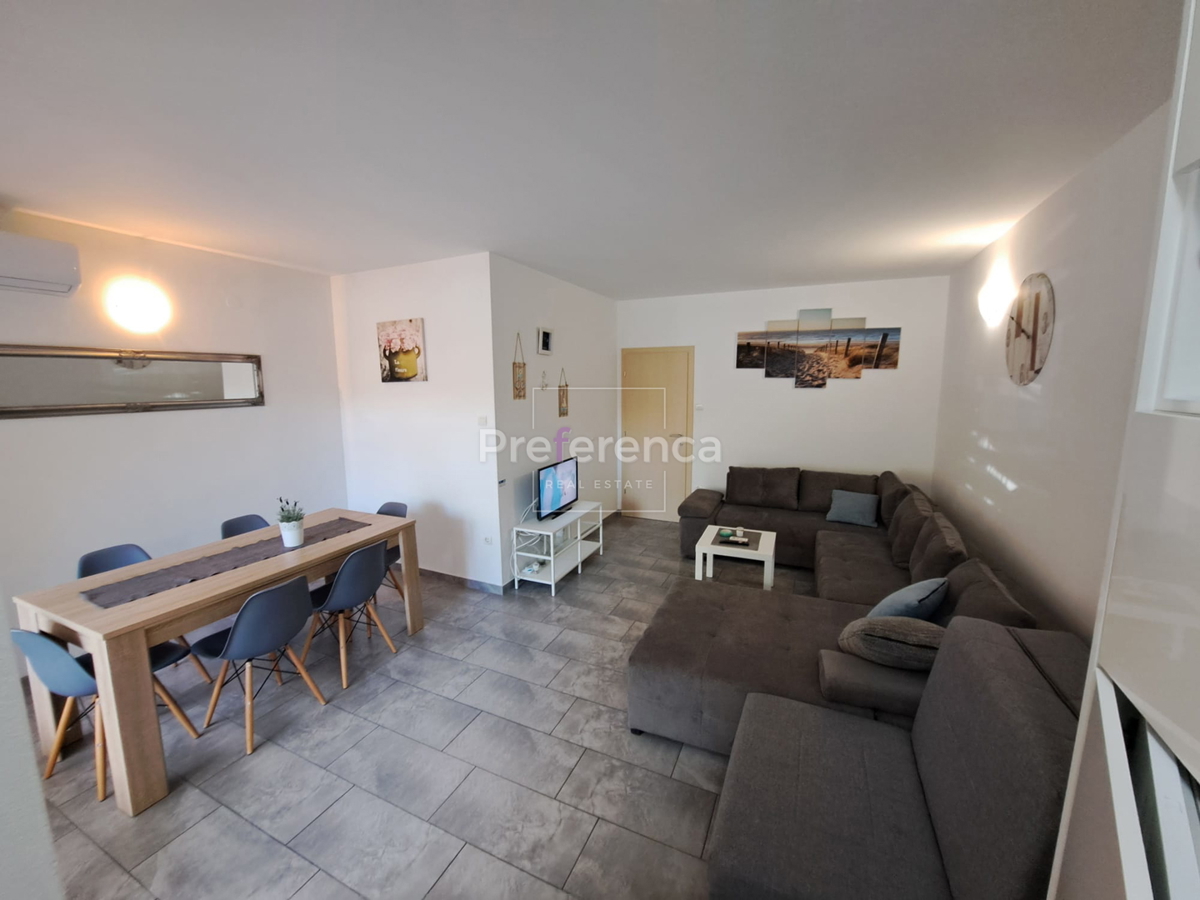 Novalja - dvosobno stanovanje v pritličju - LOKACIJA