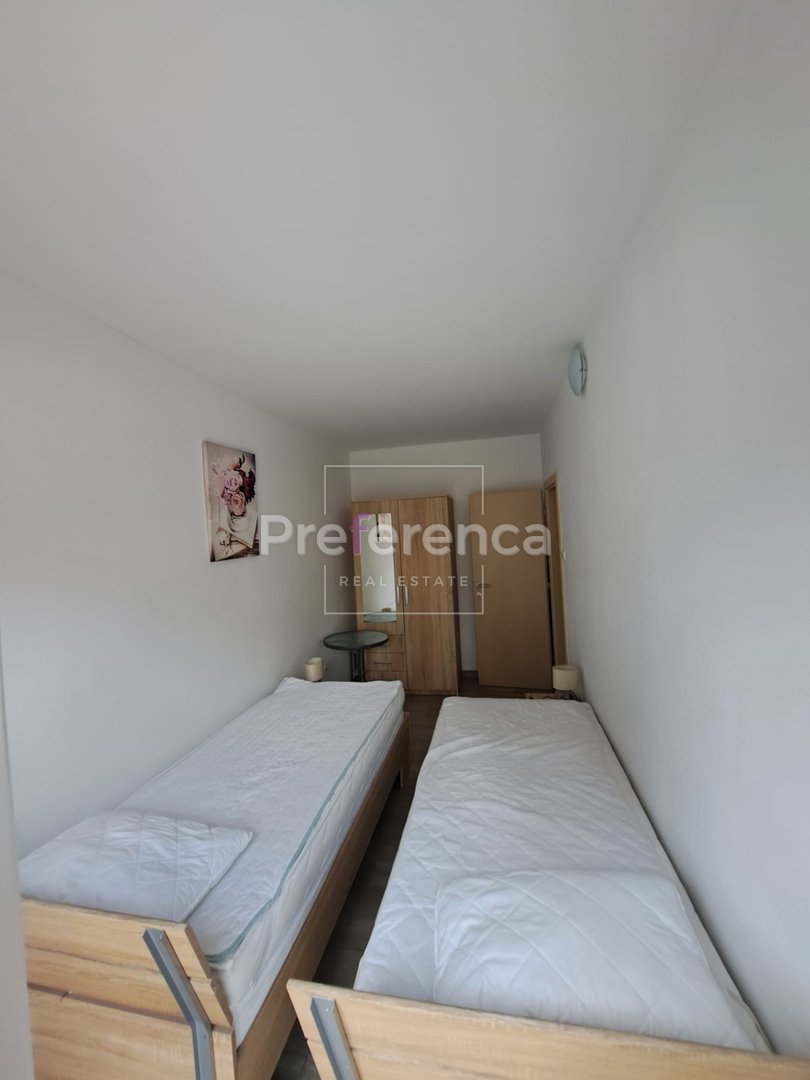 Novalja - dvosobno stanovanje v pritličju - LOKACIJA