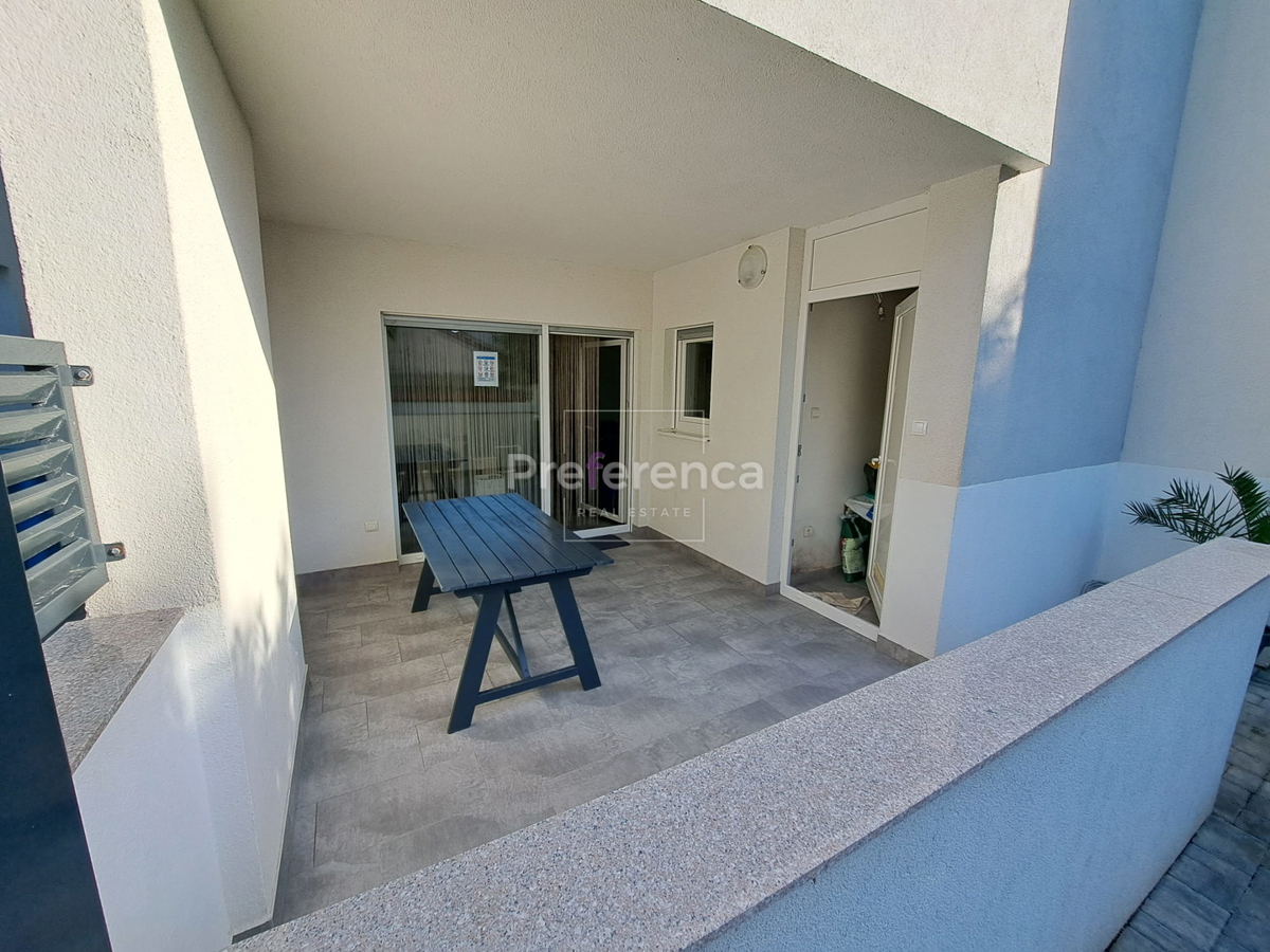 Novalja - dvosobno stanovanje v pritličju - LOKACIJA