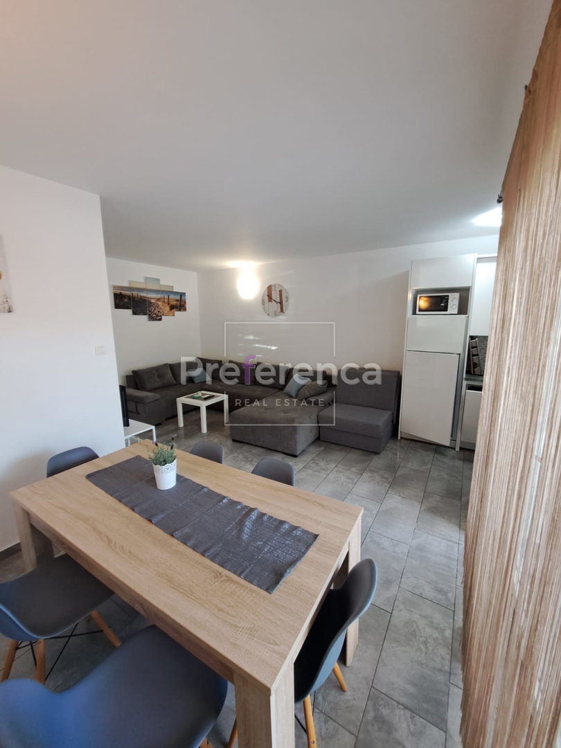 Novalja - dvosobno stanovanje v pritličju - LOKACIJA