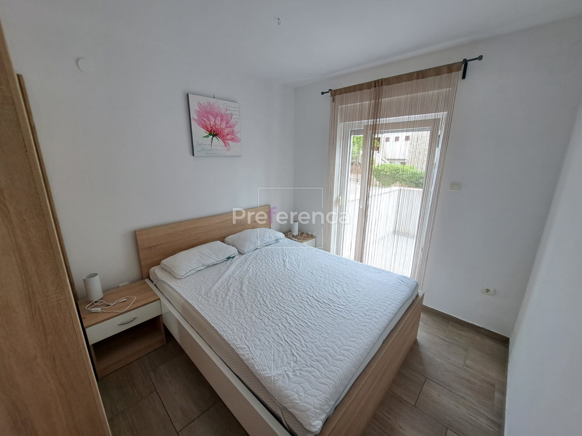 Novalja - dvosobno stanovanje v pritličju - LOKACIJA