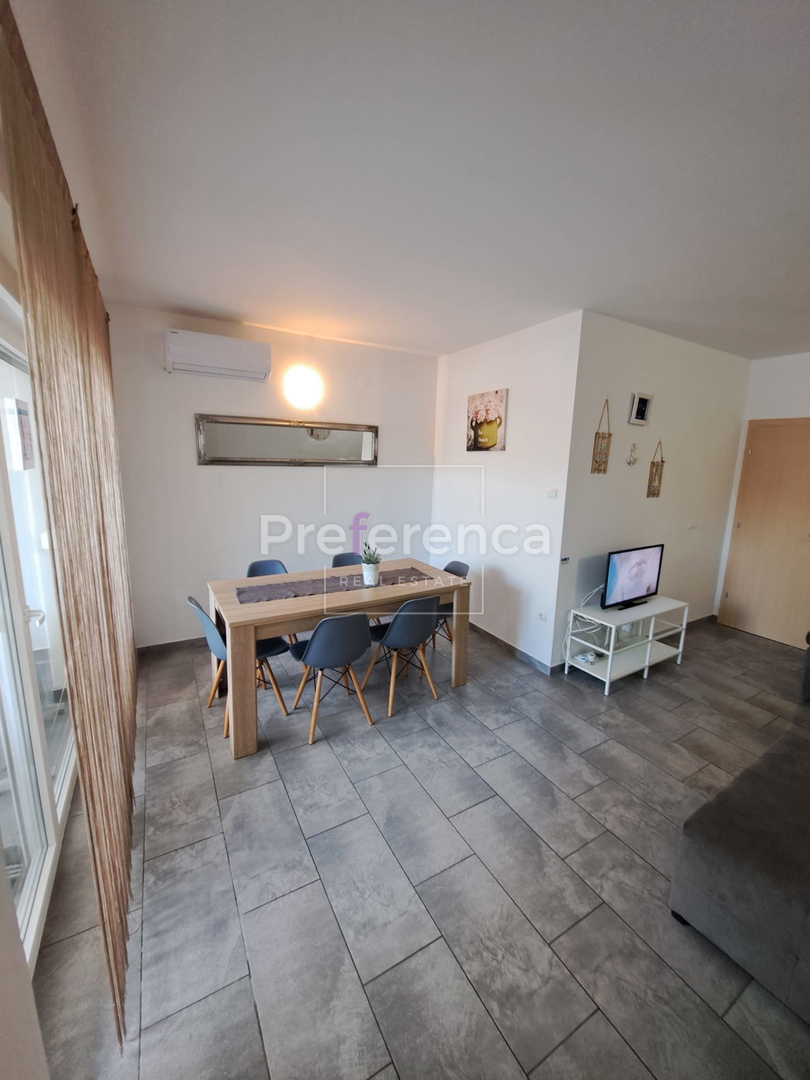 Novalja - dvosobno stanovanje v pritličju - LOKACIJA