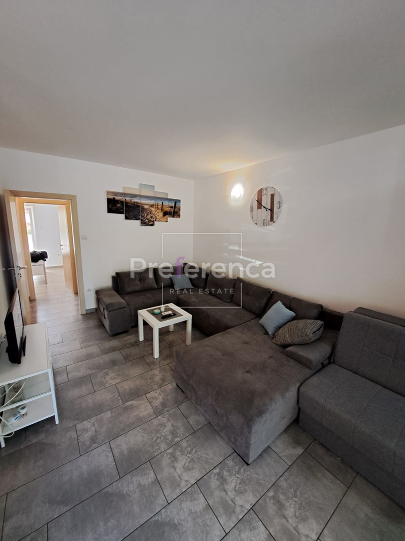 Novalja - dvosobno stanovanje v pritličju - LOKACIJA