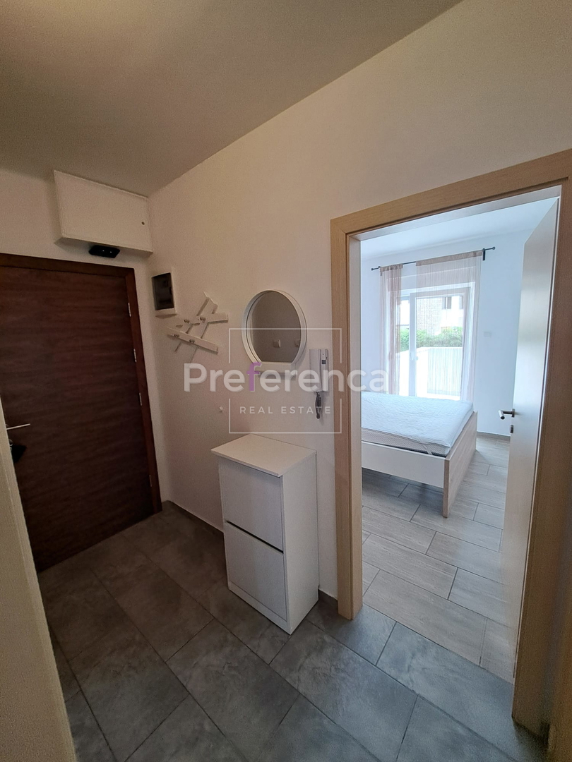 Novalja - dvosobno stanovanje v pritličju - LOKACIJA