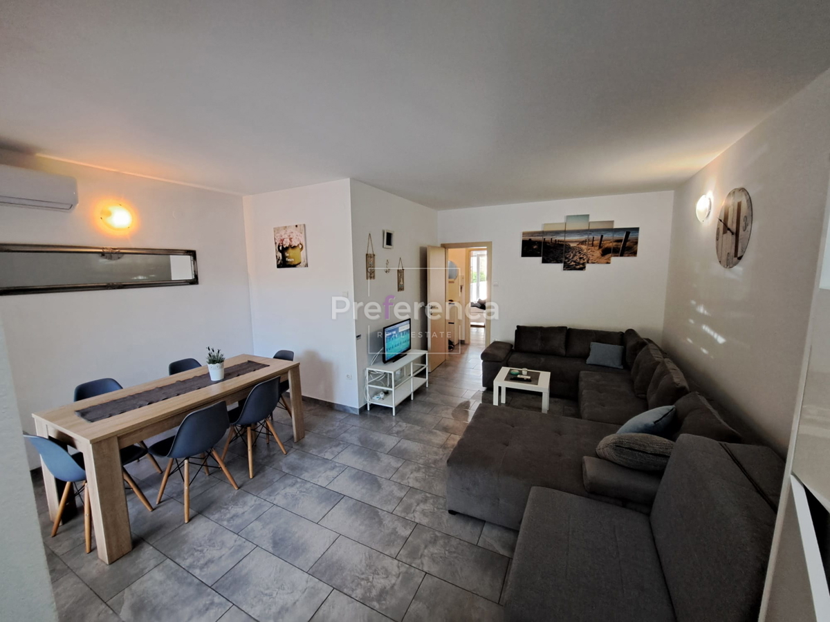 Novalja - dvosobno stanovanje v pritličju - LOKACIJA