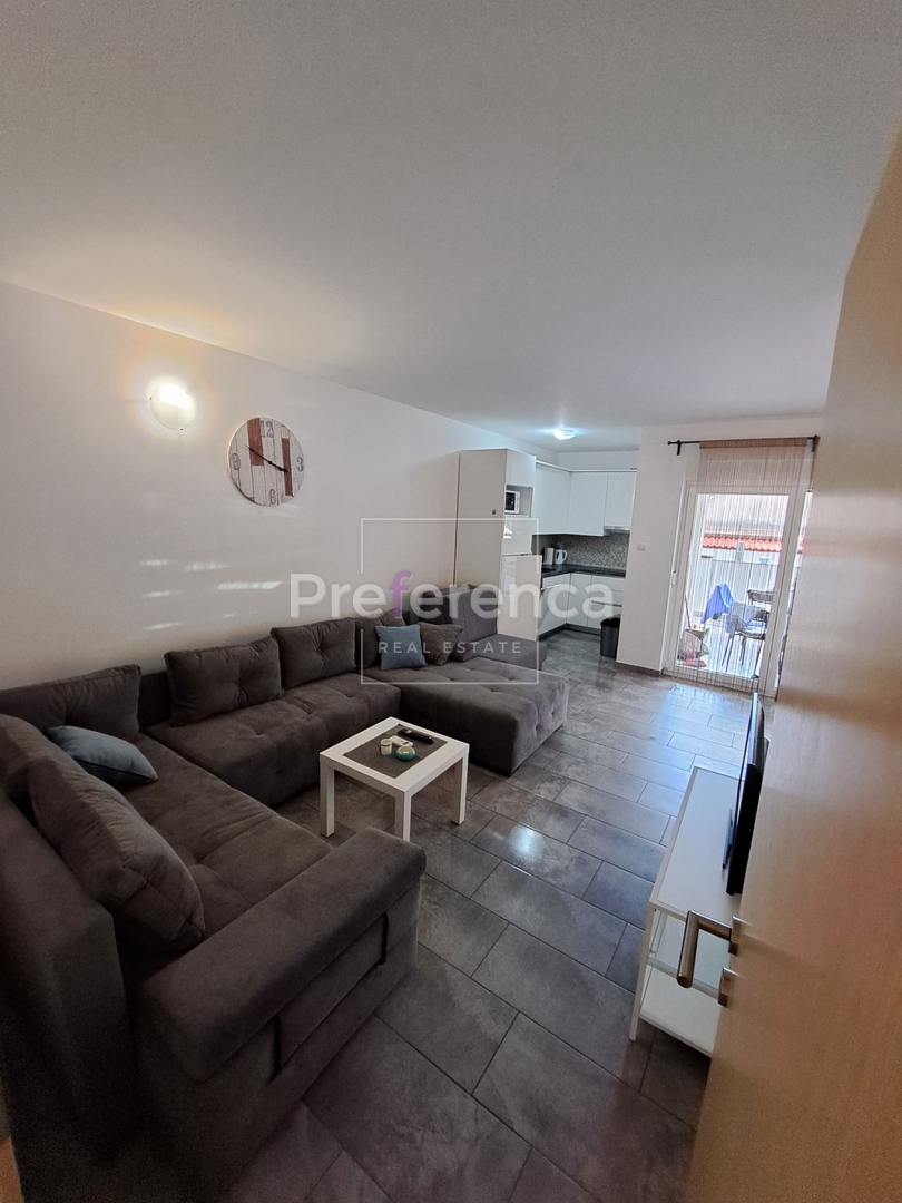 Novalja - dvosobno stanovanje v pritličju - LOKACIJA