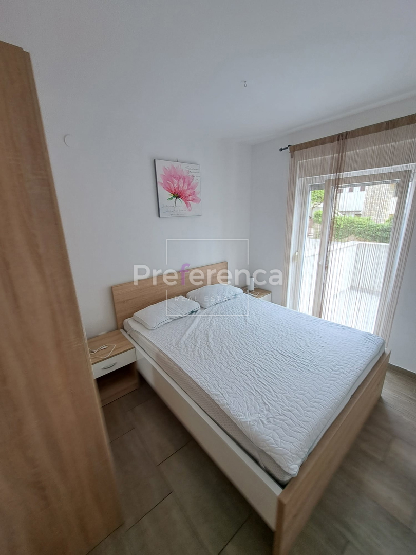 Novalja - dvosobno stanovanje v pritličju - LOKACIJA