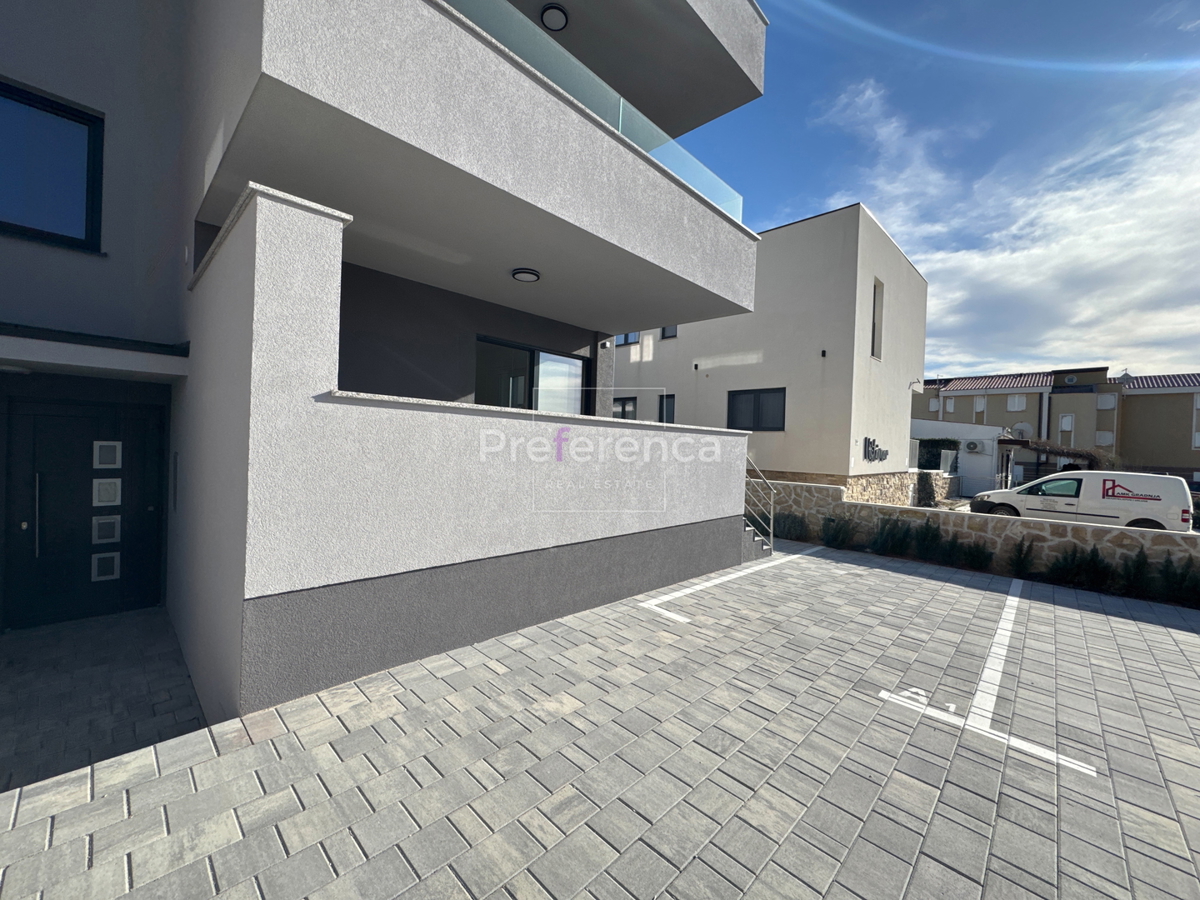 Novalja - dvosoban apartman PRVI KAT