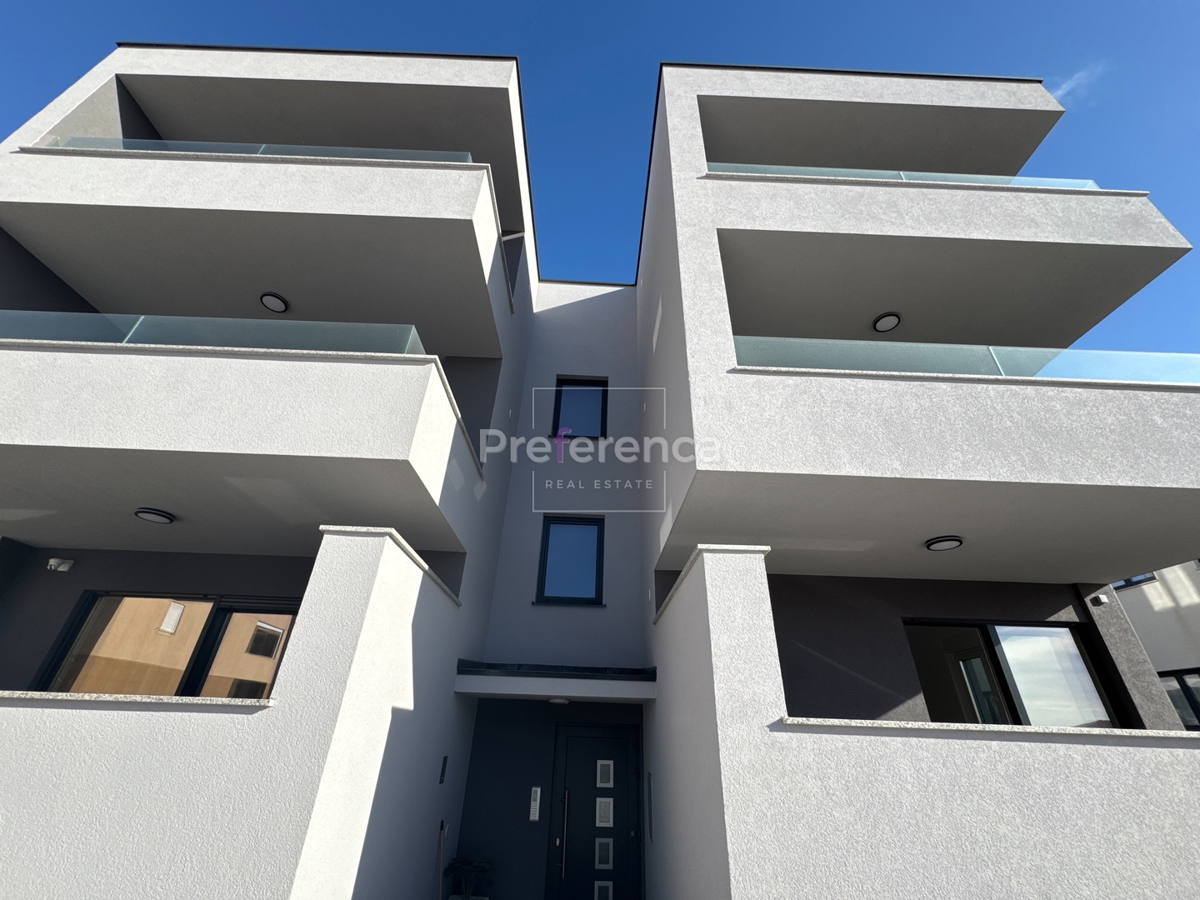 Novalja - dvosoban apartman PRVI KAT