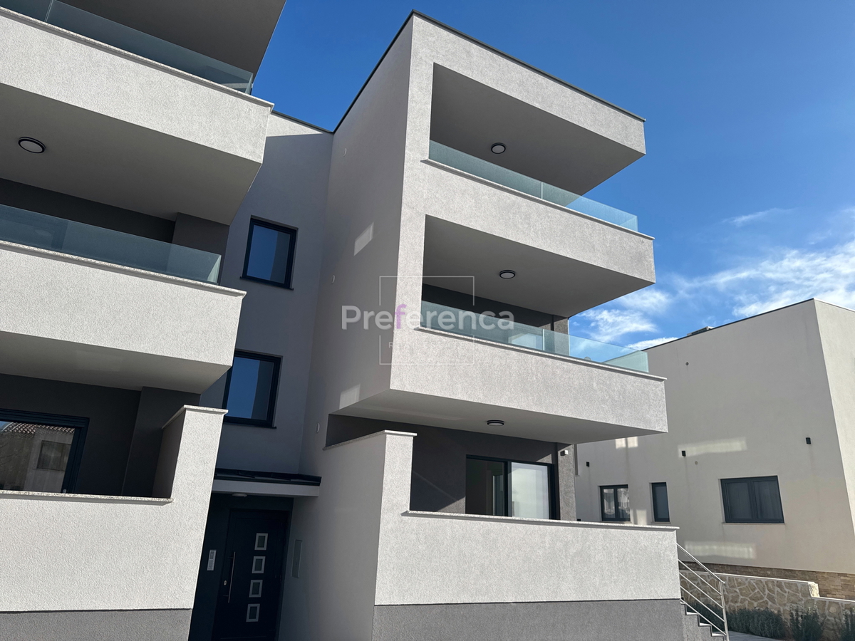 Novalja - dvosoban apartman PRVI KAT
