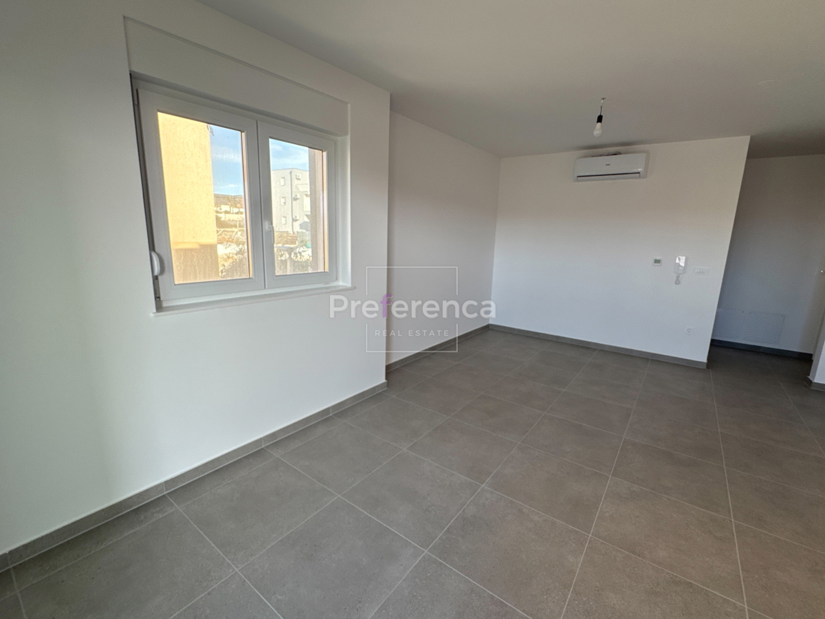Novalja - dvosoban apartman PRVI KAT