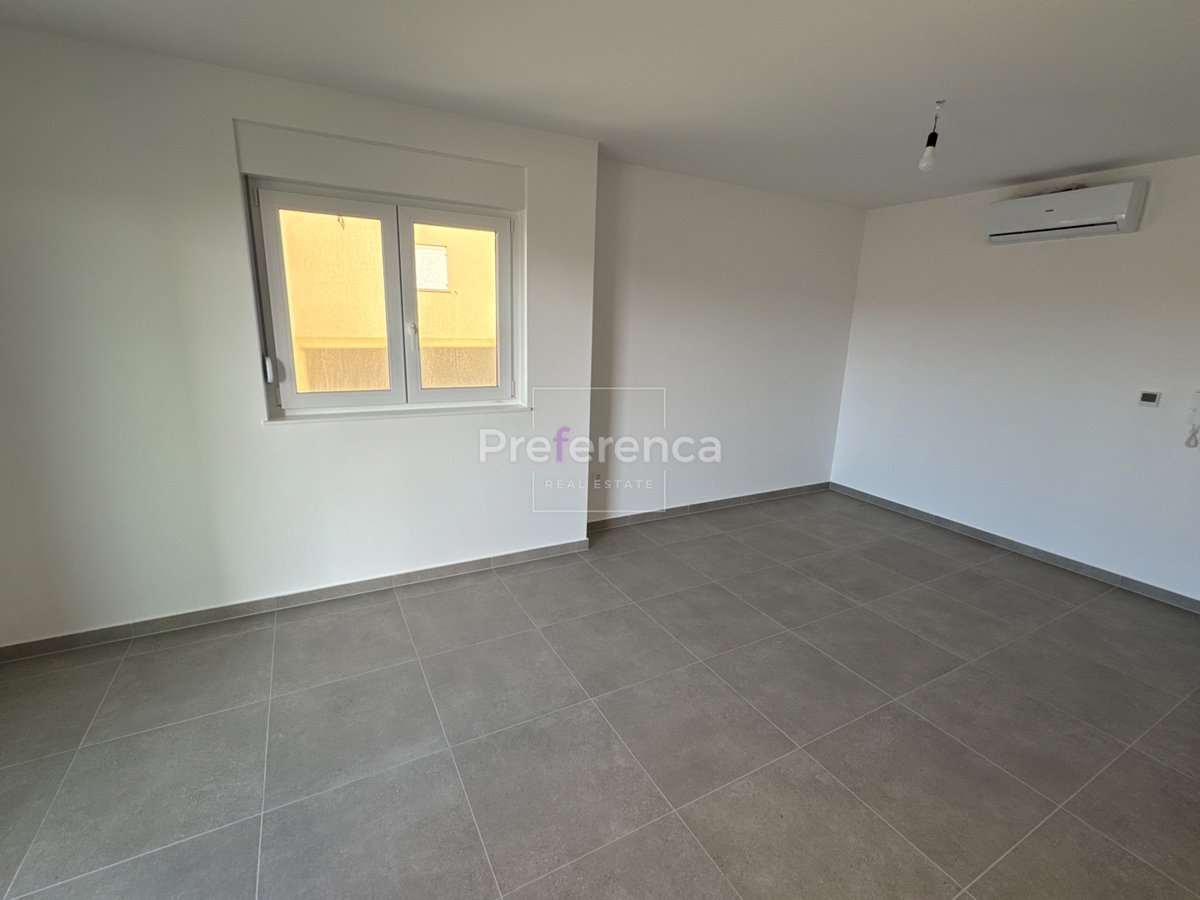 Novalja - dvosoban apartman PRVI KAT