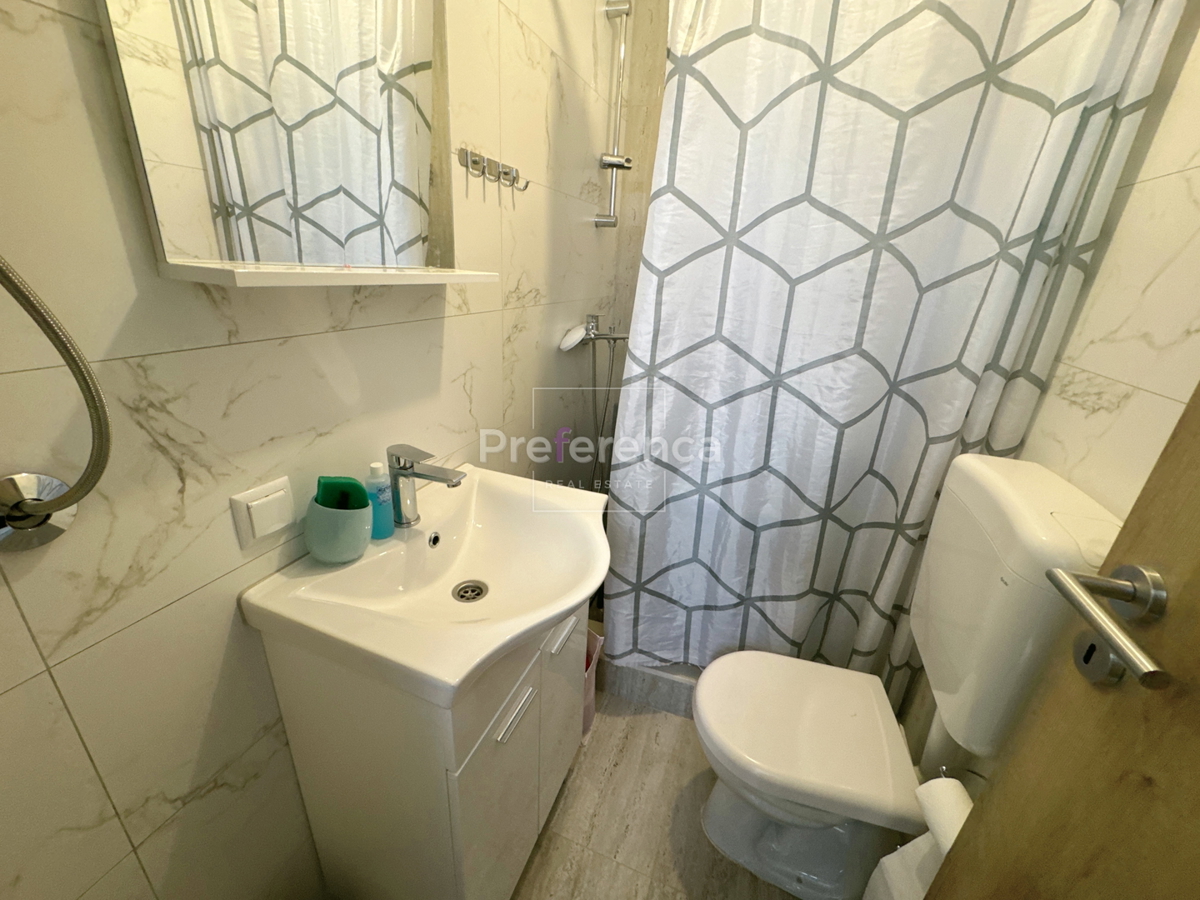 Metajna - pritlična hiša v starem jedru