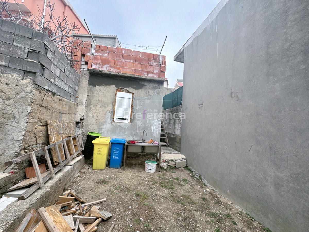 Metajna - pritlična hiša v starem jedru