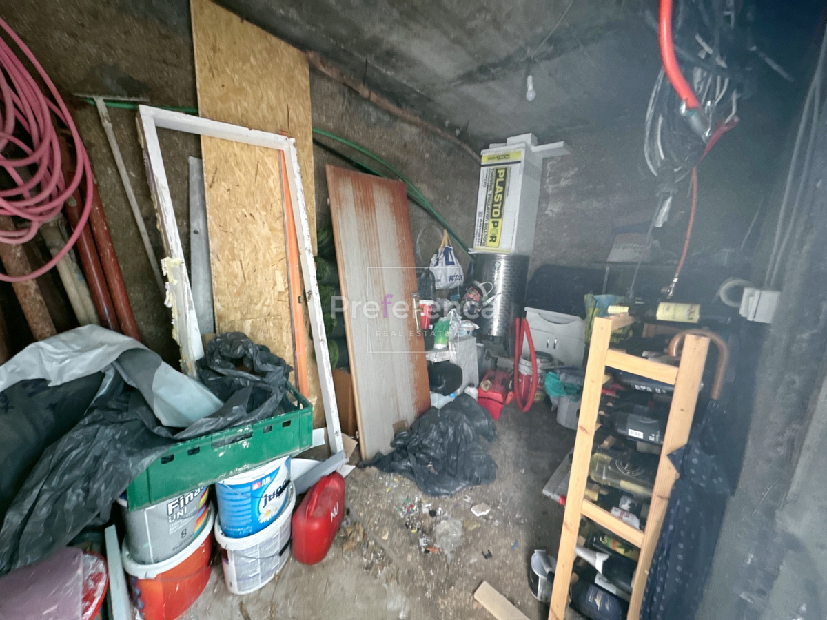 Metajna - pritlična hiša v starem jedru