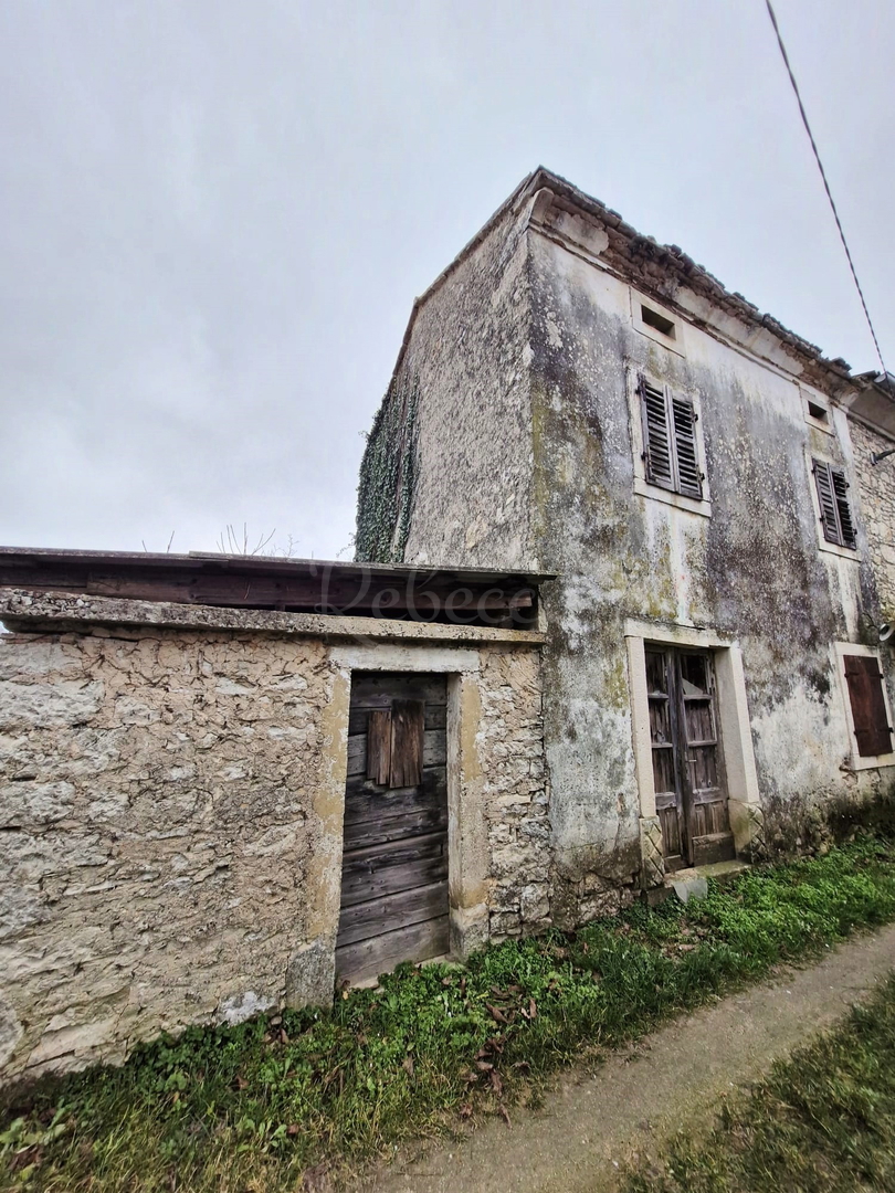 Istra, Vodnjan, kamnita vrstna hiša, vrt 50 m2
