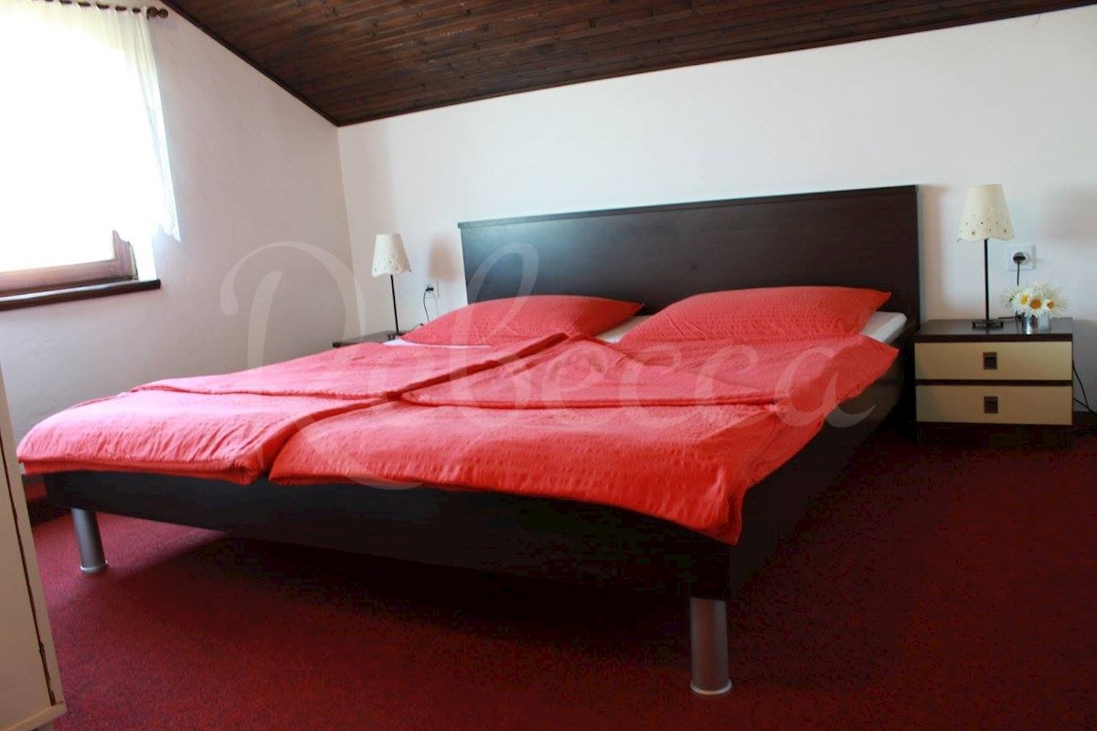 Zadar, Sukošan, hiša na plaži s 5 apartmaji (399m2), 1. red do morja + caffe bar