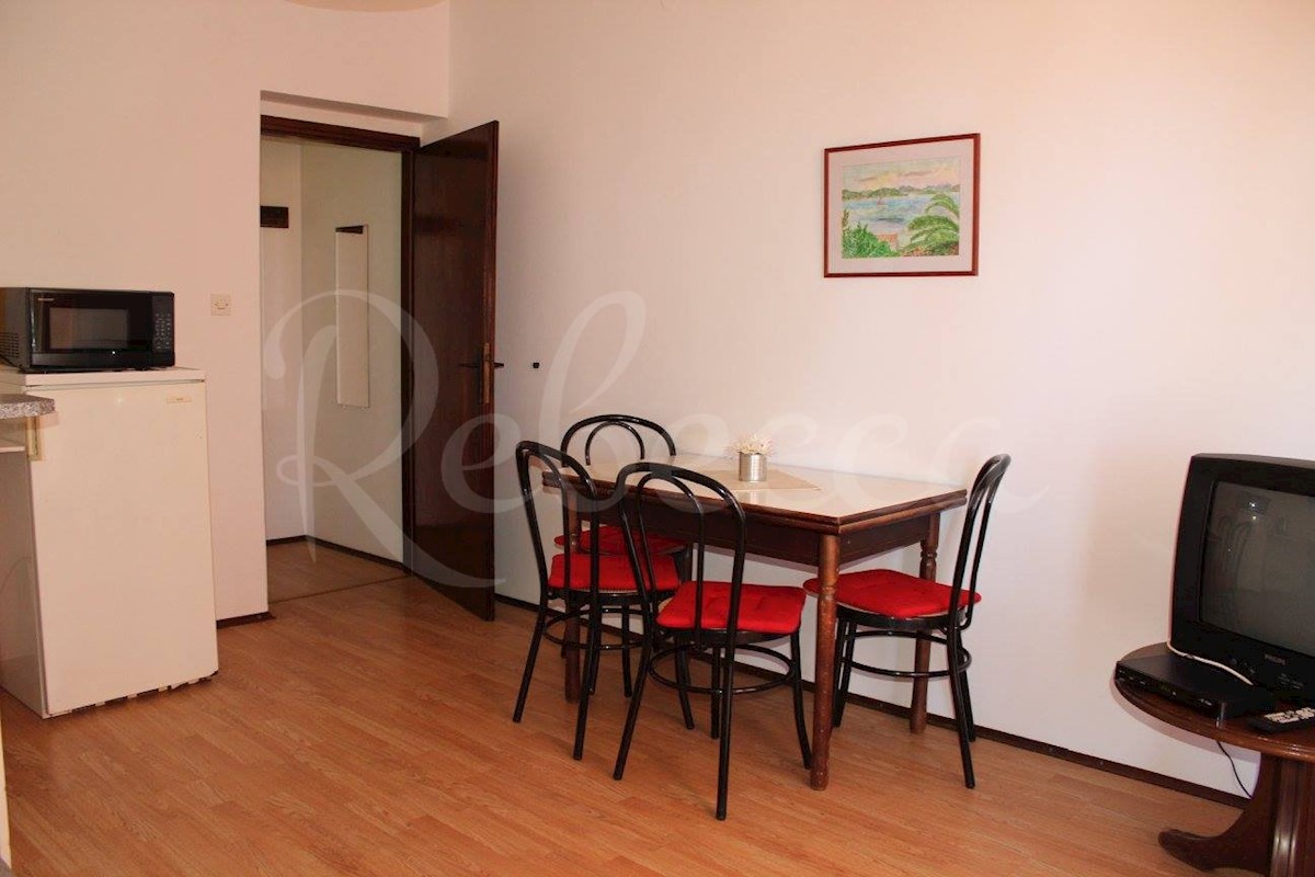 Zadar, Sukošan, hiša na plaži s 5 apartmaji (399m2), 1. red do morja + caffe bar