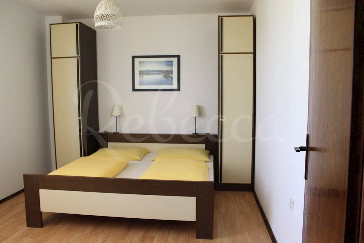 Zadar, Sukošan, hiša na plaži s 5 apartmaji (399m2), 1. red do morja + caffe bar