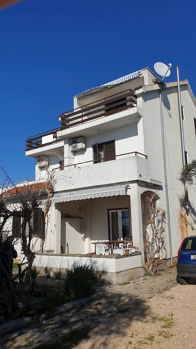 Zadar, Sukošan, hiša na plaži s 5 apartmaji (399m2), 1. red do morja + caffe bar