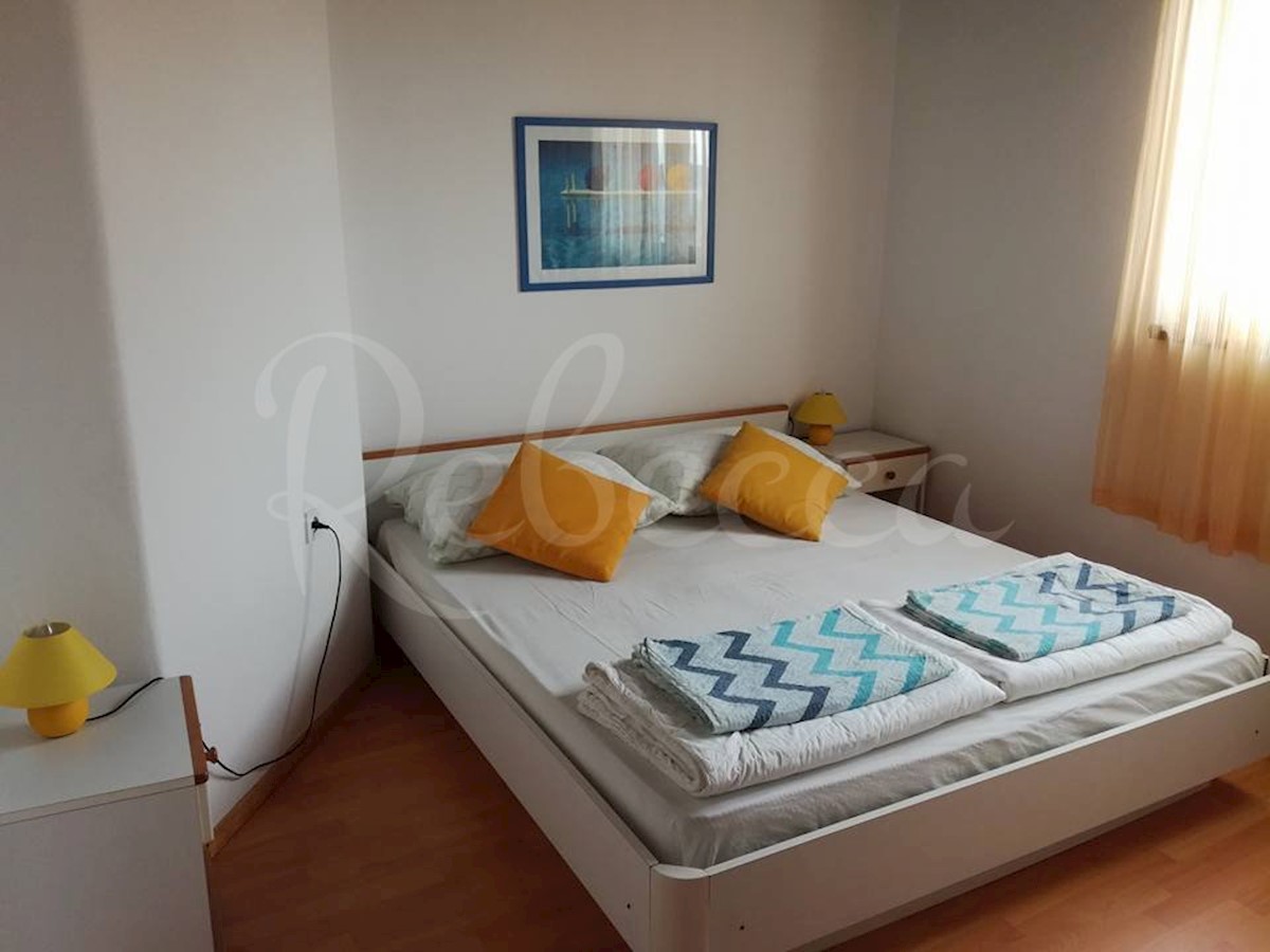 Zadar, Sukošan, hiša na plaži s 5 apartmaji (399m2), 1. red do morja + caffe bar