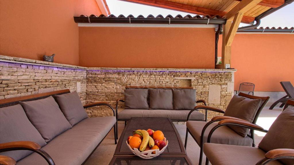 Vila z bazenom, 380 m2, Medulin