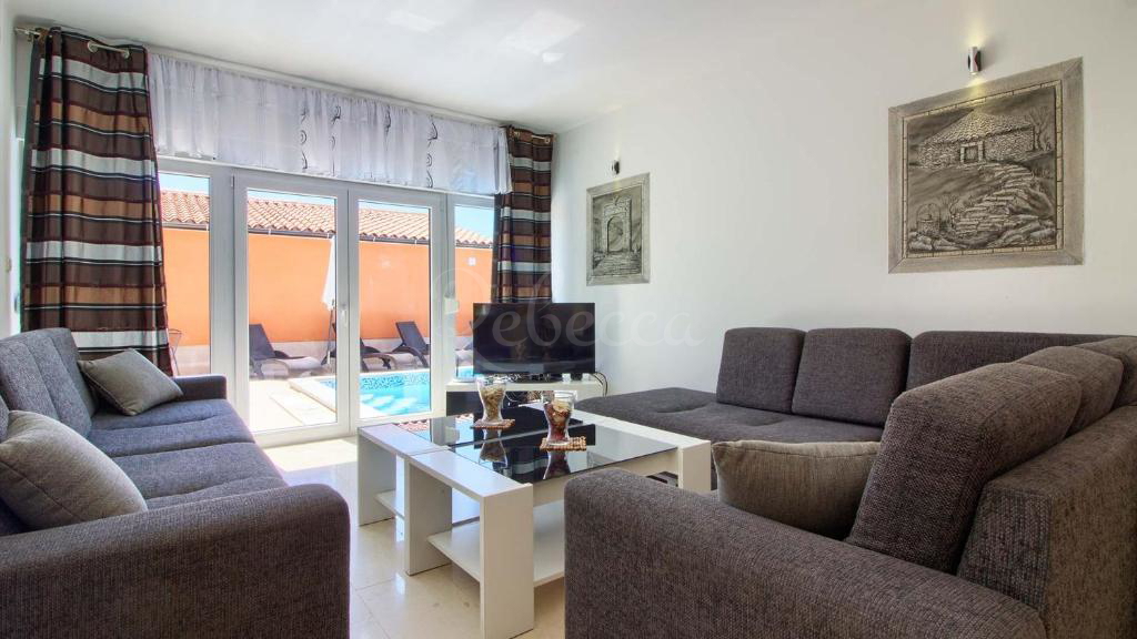 Vila z bazenom, 380 m2, Medulin