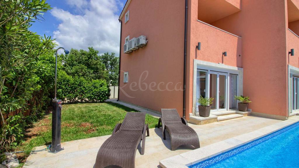Vila z bazenom, 380 m2, Medulin