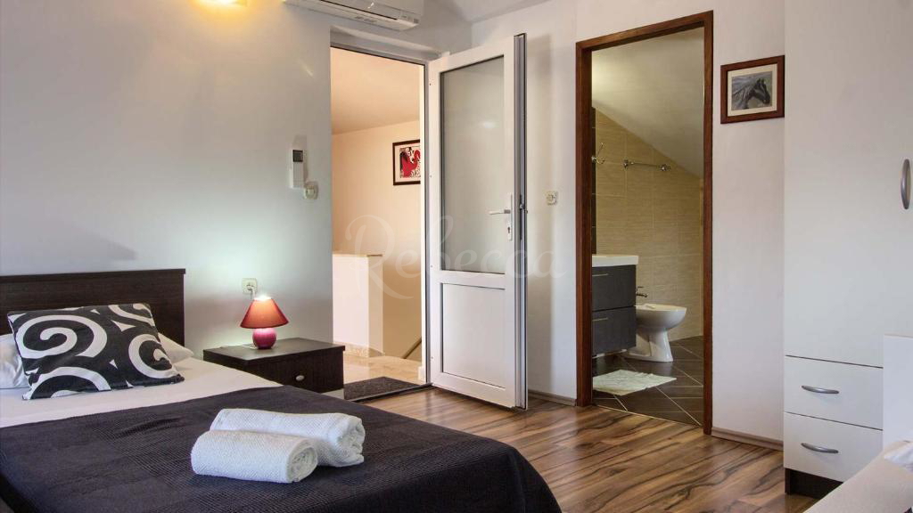 Vila z bazenom, 380 m2, Medulin