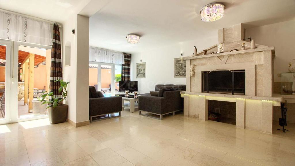 Vila z bazenom, 380 m2, Medulin